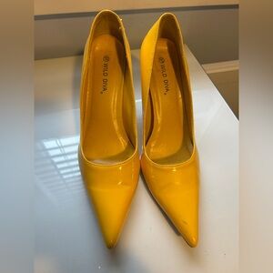 Wild Diva Yellow Patent Pointed-Toe Stilettos Sz10